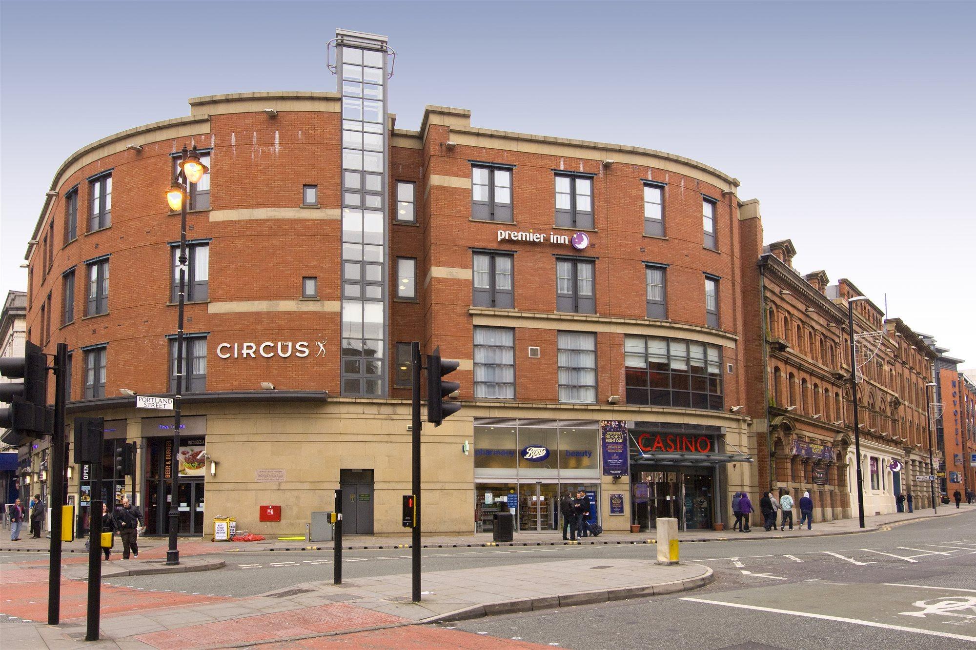 Premier Inn Manchester City Centre Exterior photo