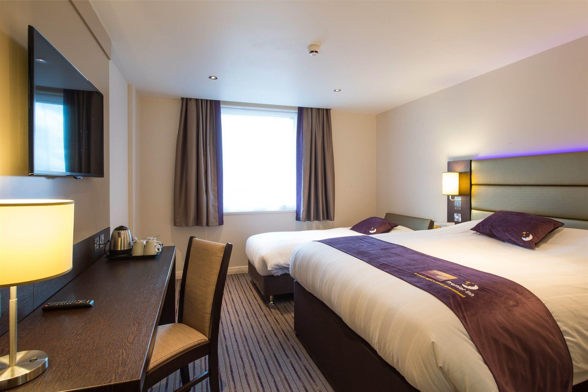 Premier Inn Manchester City Centre Exterior photo