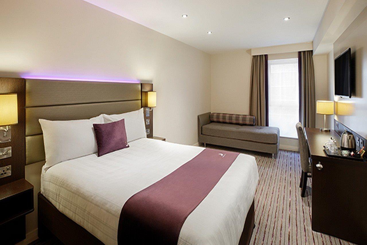Premier Inn Manchester City Centre Exterior photo