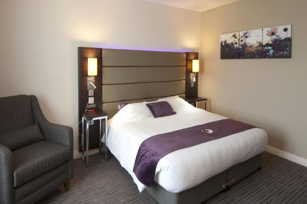 Premier Inn Manchester City Centre Exterior photo