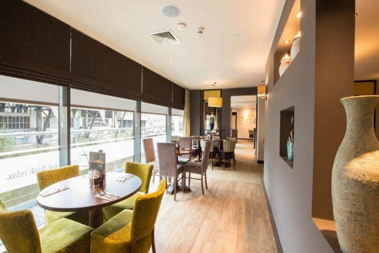 Premier Inn Manchester City Centre Exterior photo