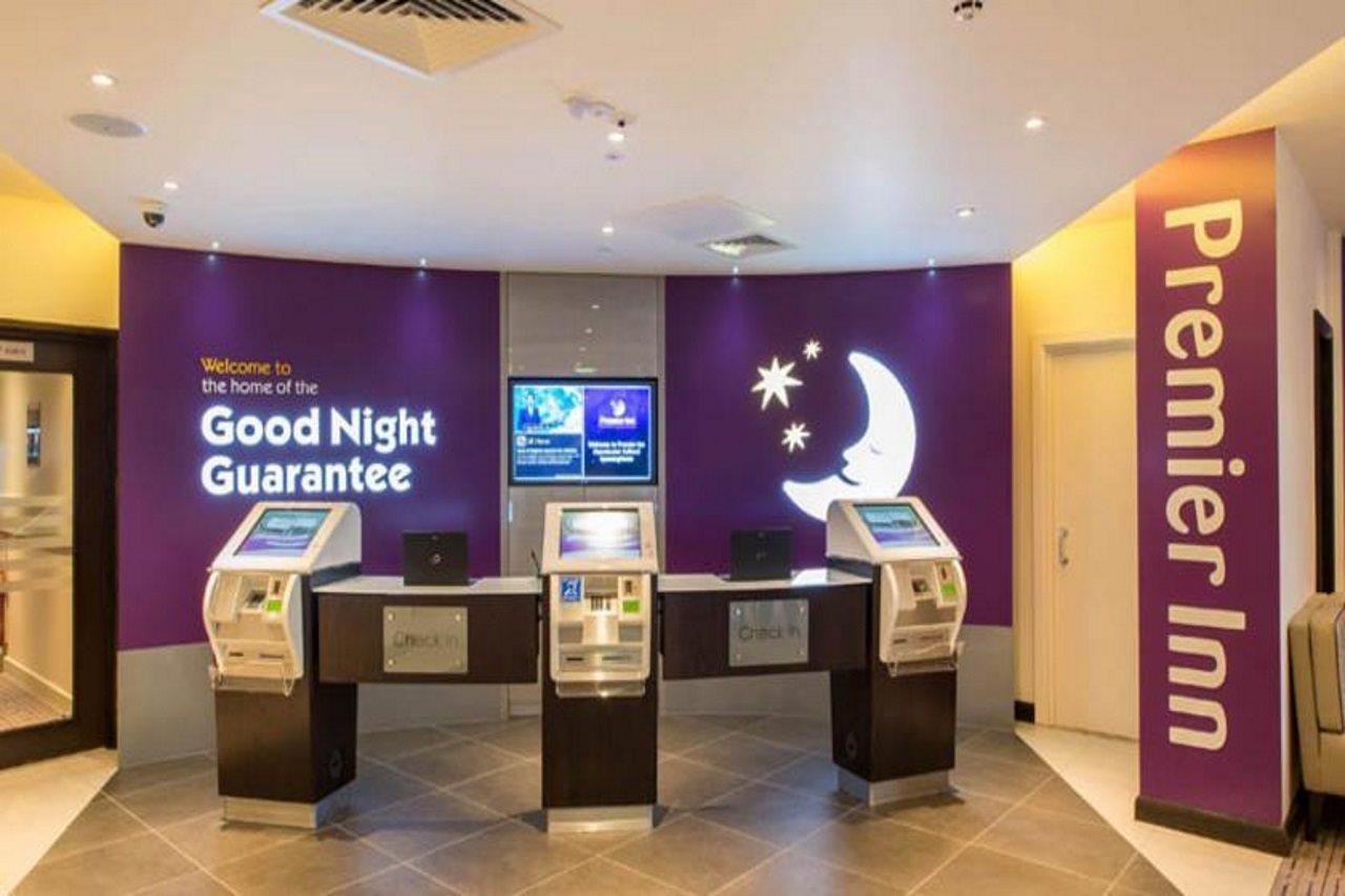 Premier Inn Manchester City Centre Exterior photo